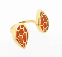 Elise Goldin,  contemporary jewellery, member at Flux Studios, resin and gold ring